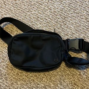 Black lululemon Everywhere Belt Bag 1L